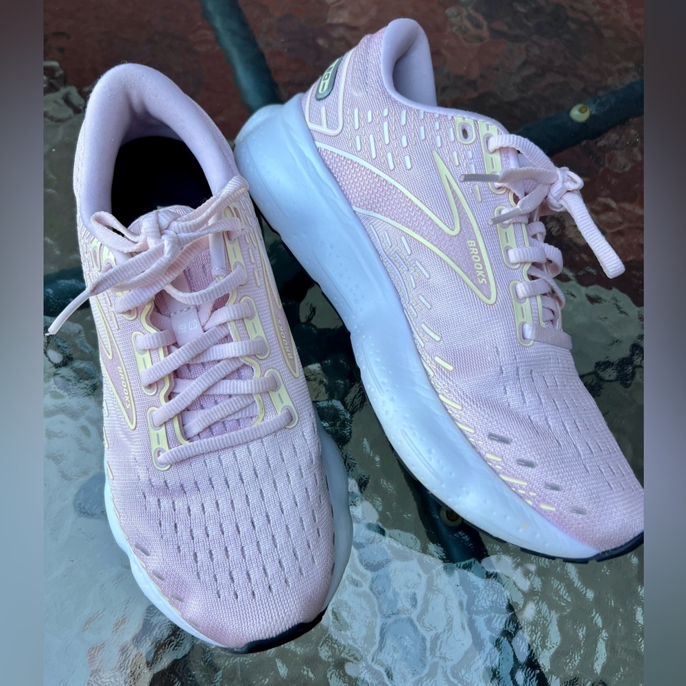 Brooks Glycerin 20 Womens Size 7 (B) Shoes Pink Athletic Running Sneakers.
